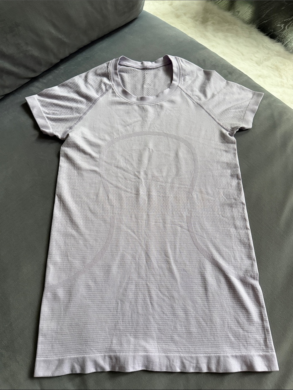 Lululemon swiftly tech Light Lavender Short Sleeve Women's Top Sz 4